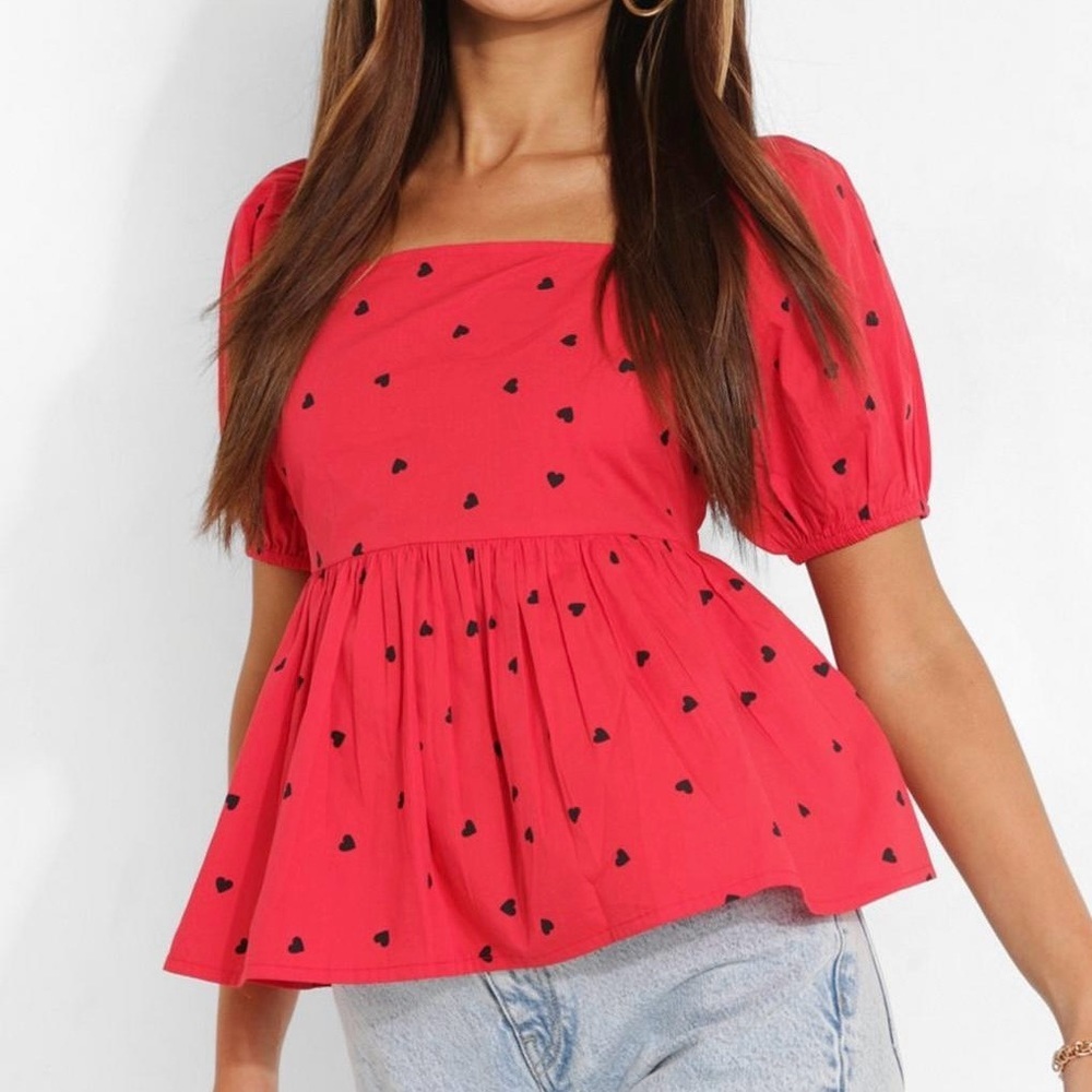 NWT BooHoo Heart Print Puff Sleeve Smock Top | Red Top w/ Black Hearts | Size 12